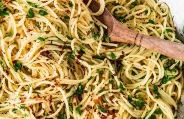 Igazi egyszerű olasz tésztaétel: fokhagymás-chilis spagetti